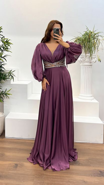 Abito da sera taglie forti color lavanda con scollo a V e vita trasparente